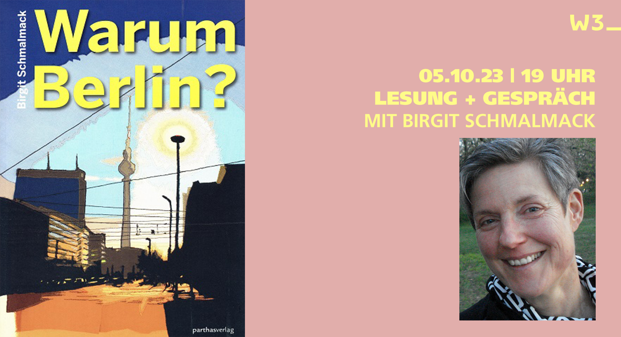 Ein Buchcover zeigt eine Straße, Gebäude links und rechts davon sowie rechts eine leuchtende Straßenlaterne. Mittig am Horizont ist der Berliner Fernsehturm. Über dem Himmel steht in gelb der Buchtitel: "Warum Berlin?"